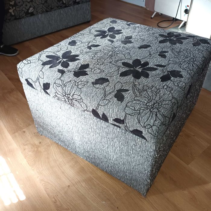 нова табуретка 70 х 70 х 50