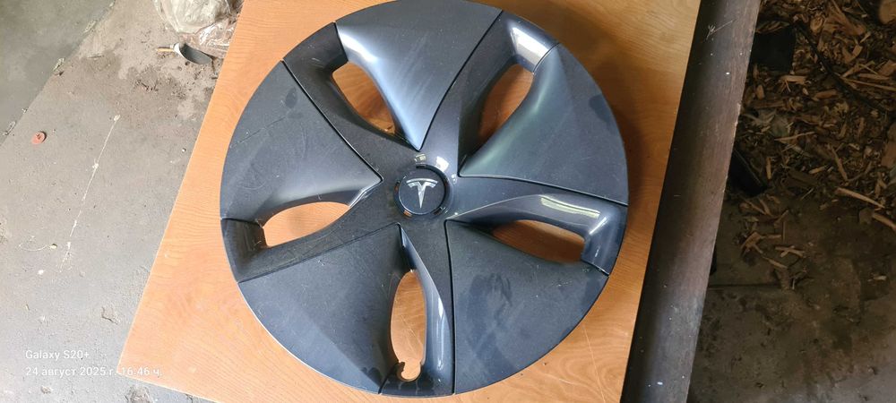 Тасове за Тесла Модел 3 Tesla Model 3