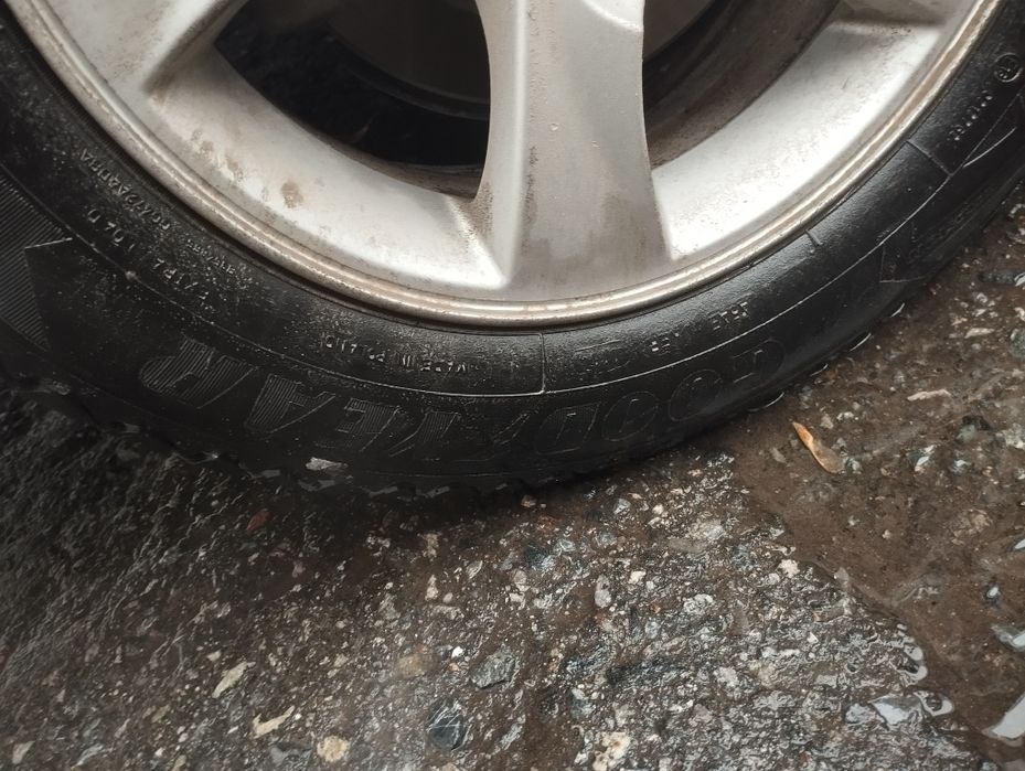 Резина зимняя Goodyear