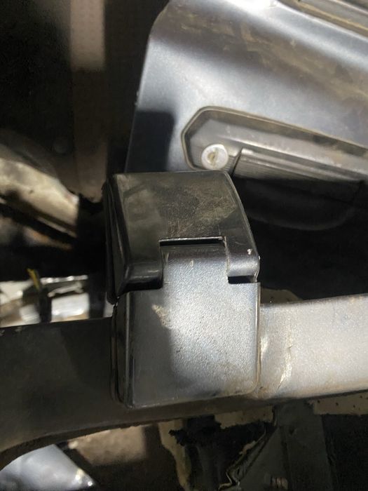 Петли багажника нива