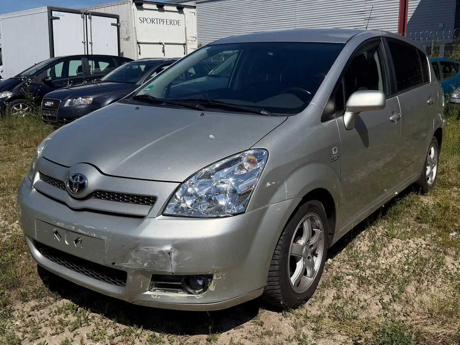 Toyota Corolla Verso 2.2d4d 136к.с. 2005г. се продава на части
