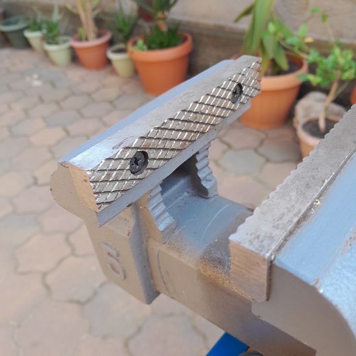 Vand banc cu menghina