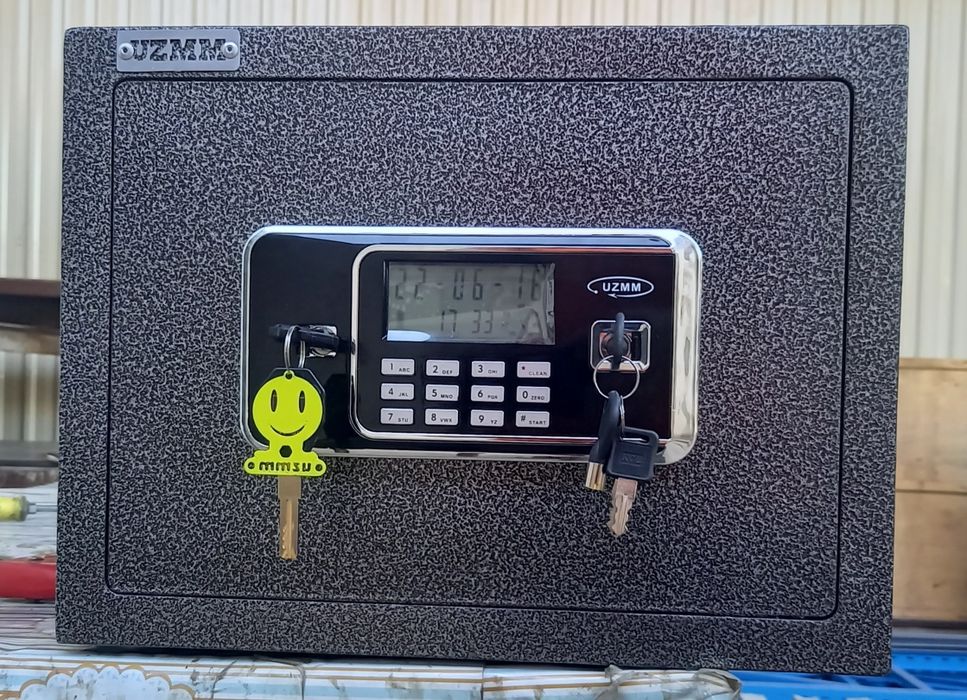 Сейф электронно цифровым замком SKZ30-40-30UZMM