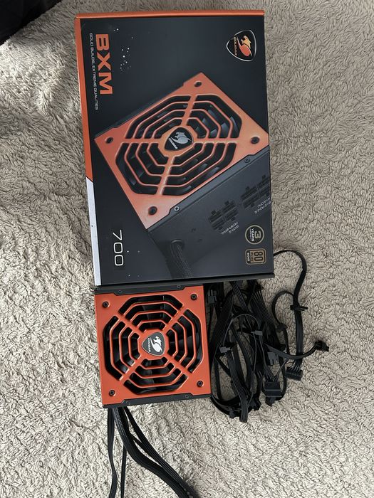 Блок питания Cougar 700W полу-модульный