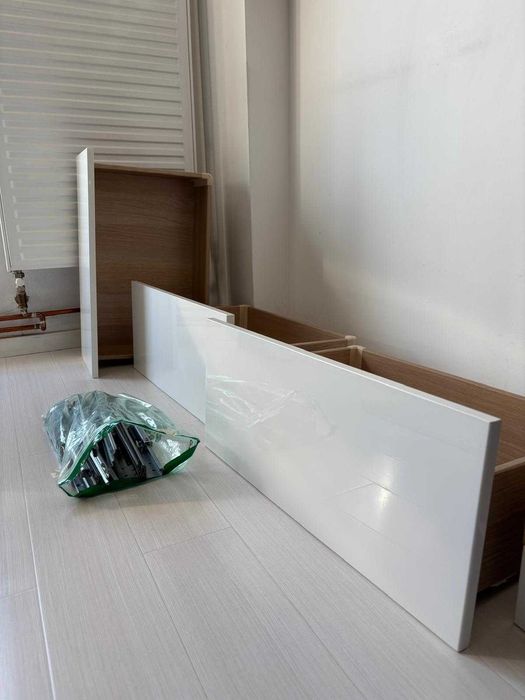 Set 3 sertare Ikea Besta - fata alb lucios - stare foarte buna