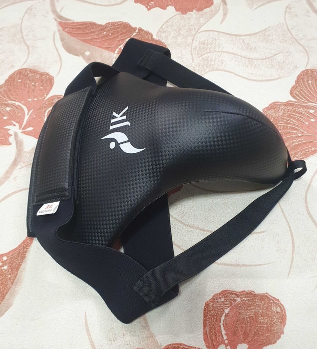 Комплект - кикбокс бандаж(протектор), и фитнес ръкавици