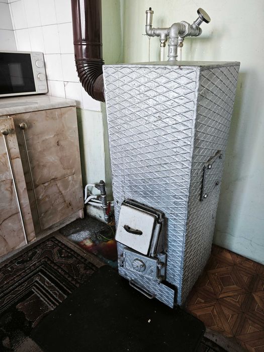 Котел на дърва за парно.