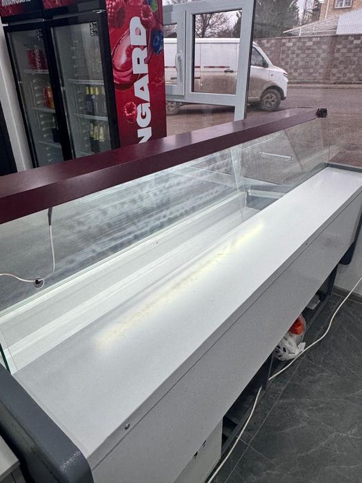 Продам витринный холодильник