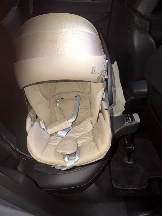 Cybex Cloud Z I-Size Simply Flowers + база