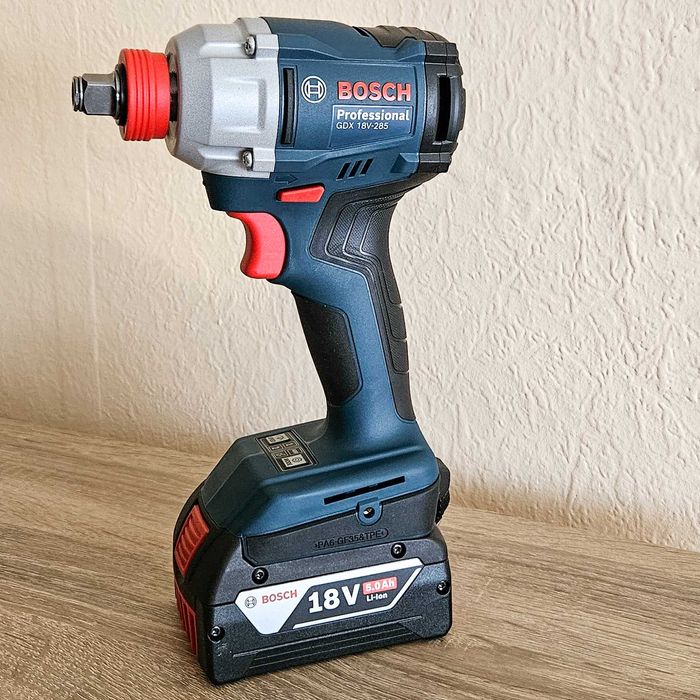Нов безчетков акумулаторен ударен гайковерт BOSCH GDX 18V-285 , 2 x 5.0Ah батерии и зарядно