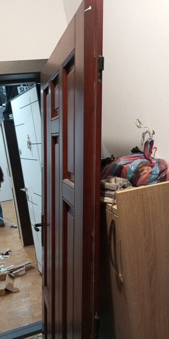 Входна масивна врата