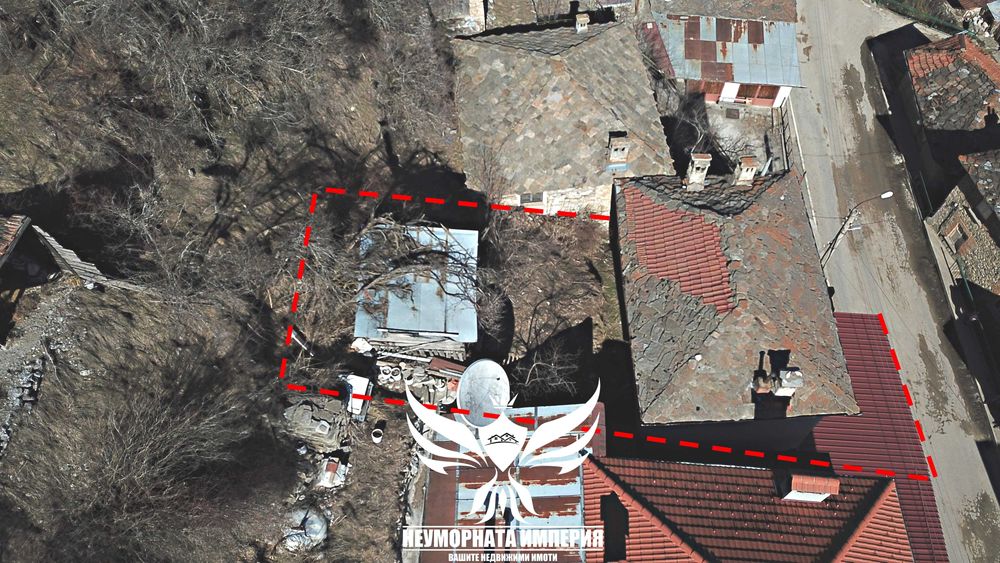 Продавам триетажна къща 162РЗП с 122кв.м. двор в с.Забърдо обл.Смолян