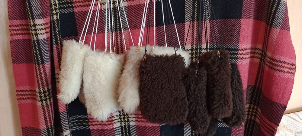 Калъф за телефон/чантичка/ от естествена агнешка кожа