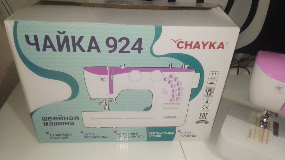 Продам новую швейную машинку Чайка в коробке