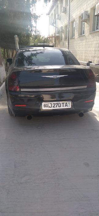 Крайслер-300. Американская авто люкс.