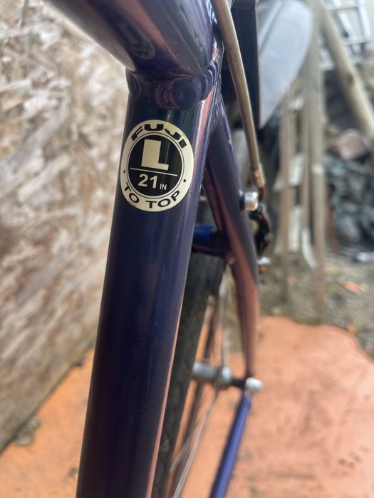 Bicicleta fuji absolute 1.0 furca de carbon roti 28”  (are o indoitura la furca spate , nu este fisurat cadrul )