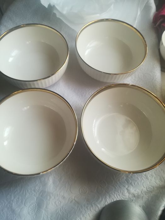 Продам тарелки красивые