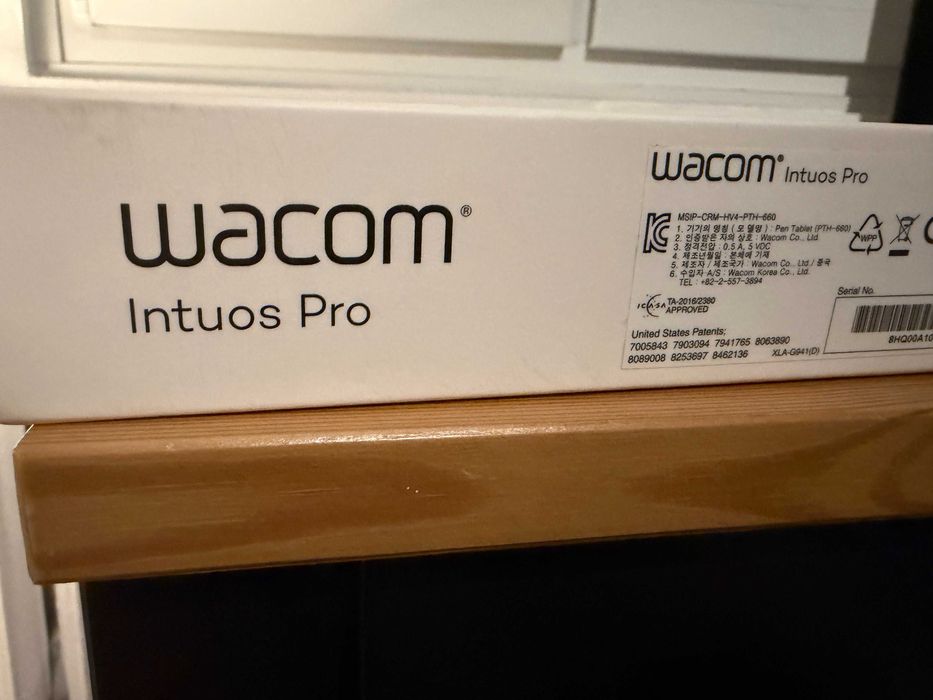 Wacom Intuos Pro M PTH-660 графичен таблет