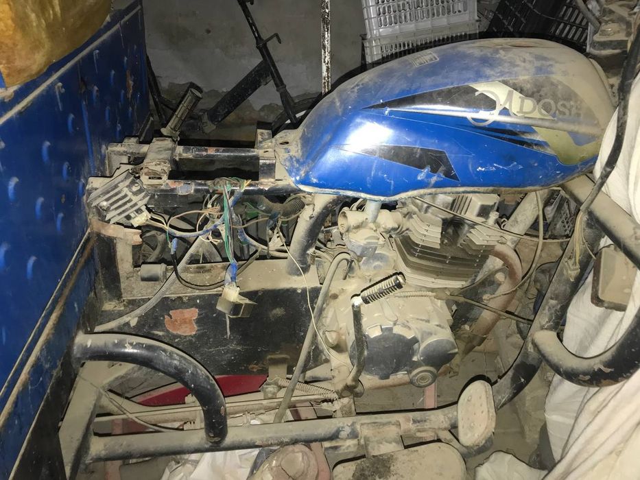 Eldosh mototsikl 200 kub matori ishlaydi balonlari bor zapchastga