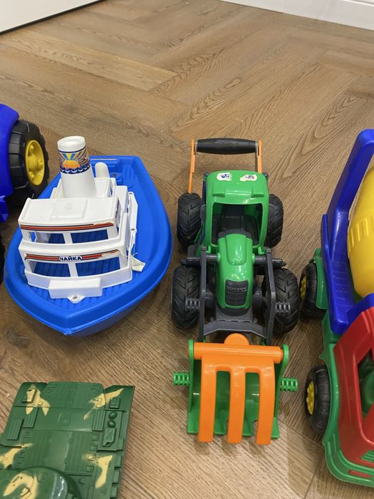 Продам игрушки машины фирмы Полесье