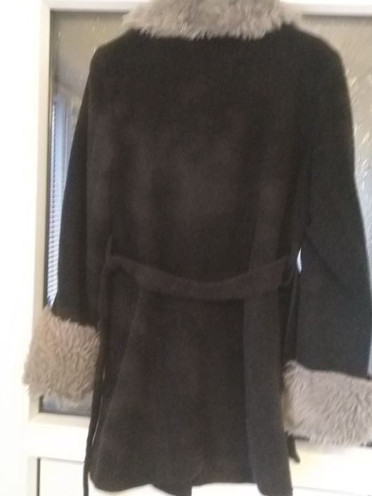 Haină stofă cu blană artificială la guler si mâneci culoare gri