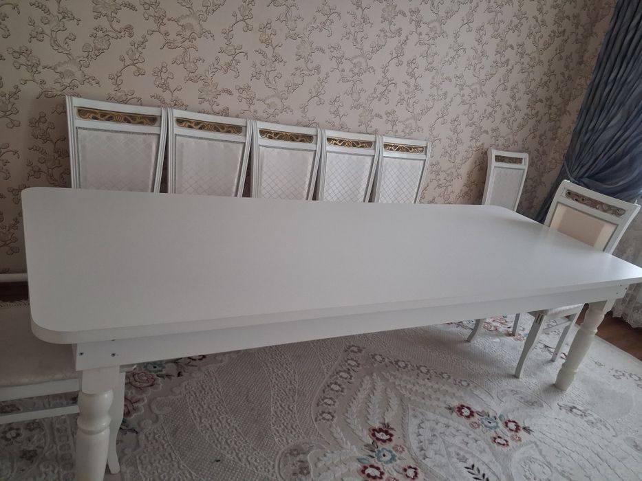 Стол мен стуля сатылады