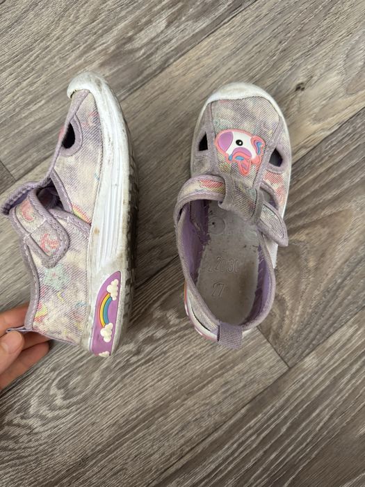 Отдам сандалики для девочки бесплатно