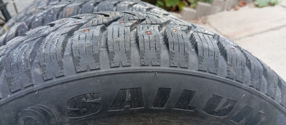 Продам зимние шины 185/65 14 с дисками