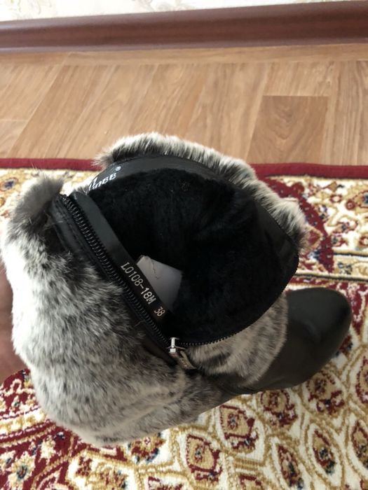 Продаю зимние сапоги