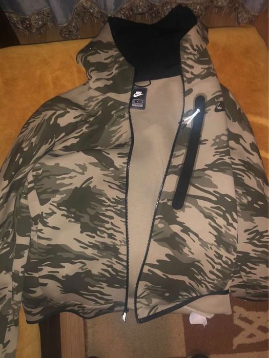 nike tech fleece camo