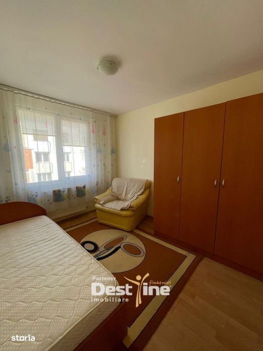 Inchiriez apartament 4 camere in zonǎ centralǎ, Piatra Neamt