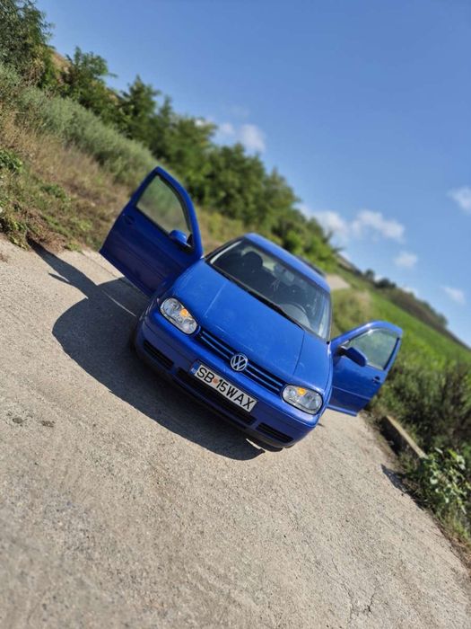 Vand golf 4 an 2001 trage extrem de. Bine