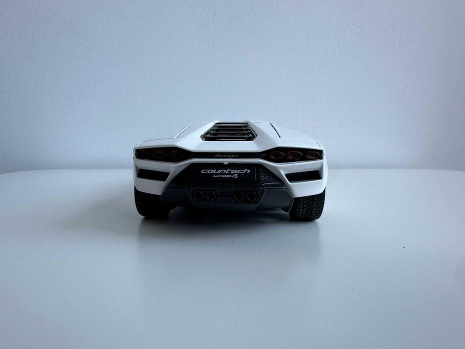 Macheta auto Bburago Lamborghini Countach LPI800-4 1/24