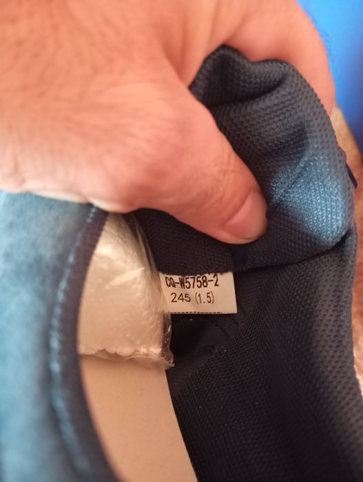 Женские кроссовки новые