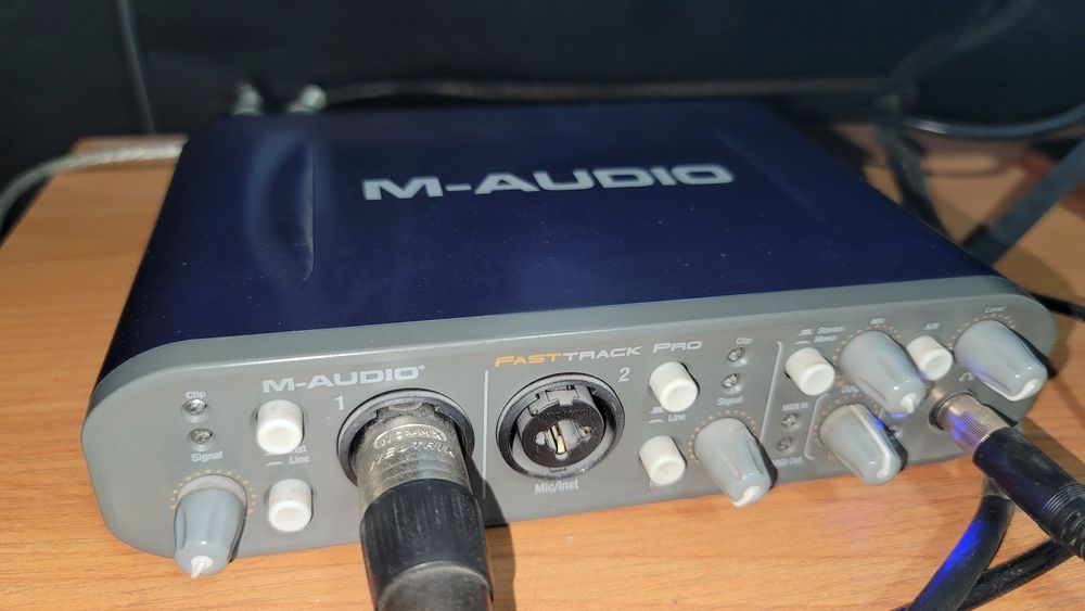 Звуковая карта M-AUDIO Fast track pro