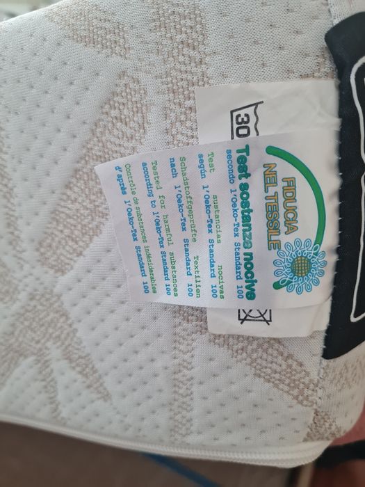 Продавам спалня с поматрачна рамка и матрак