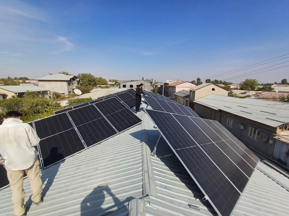 Quyosh panellari o‘rnatish (Установка солнечный панель]