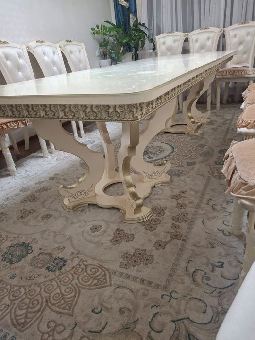 Стол обеденный белый