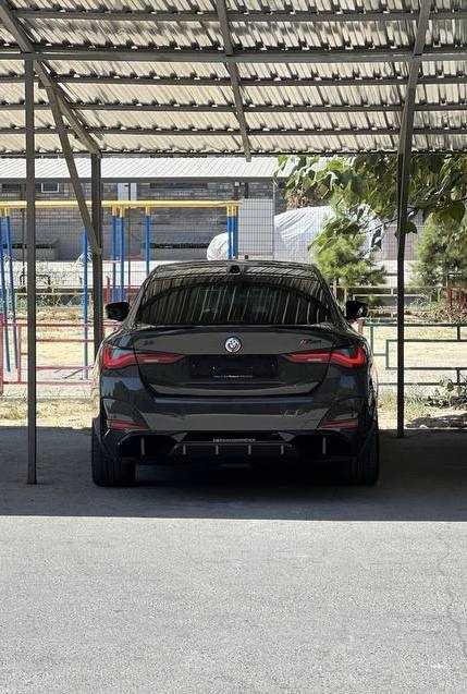 BMW i4                                                       .