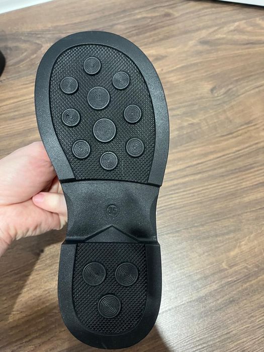 Продам детскую обувь новую