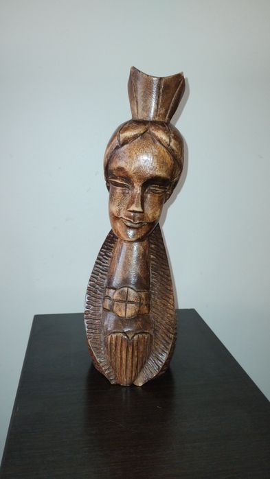 Красива статуетка от дърво. "Царица"