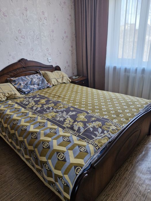 Продаю спальный гарнитур