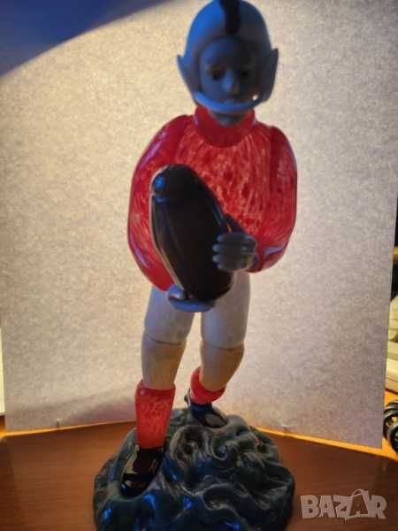 футболист - стъклена фигура, шише-нивеляшка с чаши, купички десерт