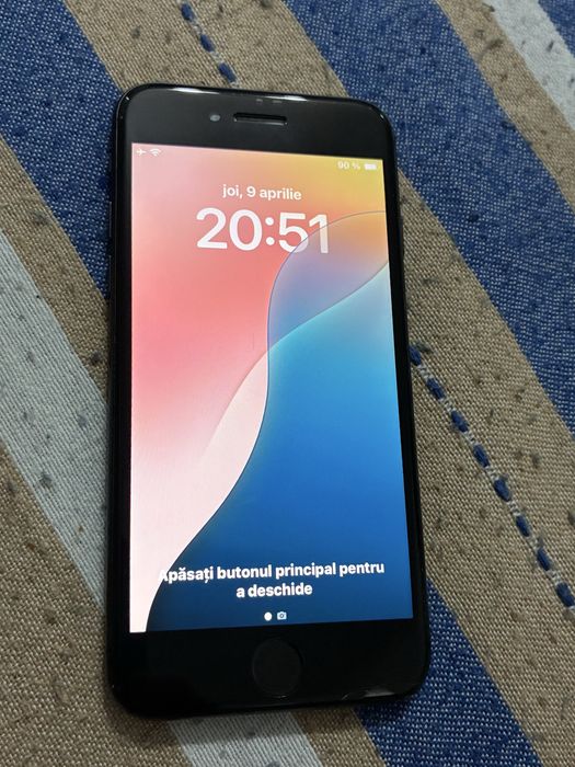 iPhone SE (128GB)