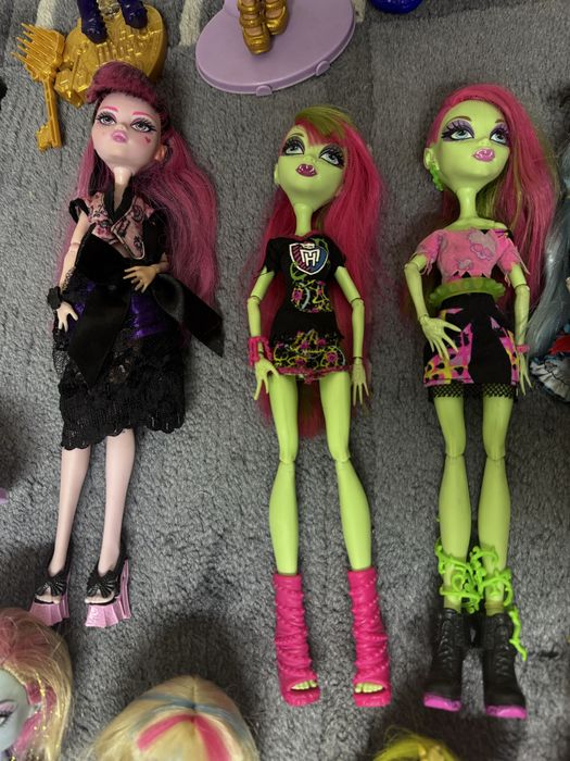 Дракулаура куколка монстиха