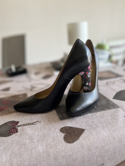 Pantofi din piele, noi, marimea 35 insa merge la un 36~36,5