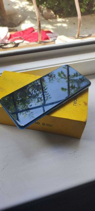 Realme 8 pro  8/128 (karobka bor/kelishamiz)