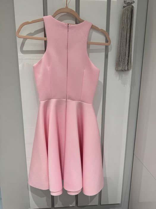 Mon cher - сладка бонбонена рокля. Стои прекрасно.