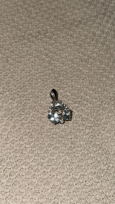 Кулон с натуральными топазами в голуьом цвете из серебра 925 пробы