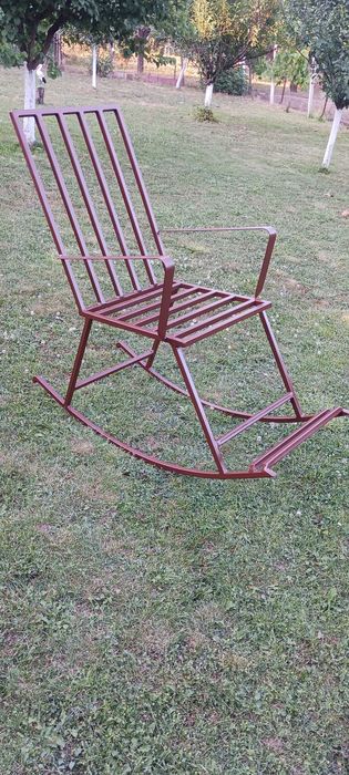 Люлеещ метален стол- нов